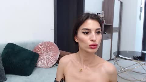 Snapshot of rebecamur chatting on September 16, 2025, 3:24 pm rebecamur online show from September 16, 2025, 3:24 pm