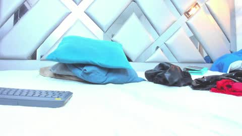 Snapshot of rebeccamitchell_ chatting on April 19, 2026, 6:10 pm rebeccamitchell_ online show from April 19, 2026, 6:10 pm