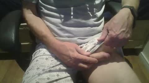 Snapshot of recasc chatting on December 15, 2025, 9:52 pm Rene online show from December 15, 2025, 9:52 pm