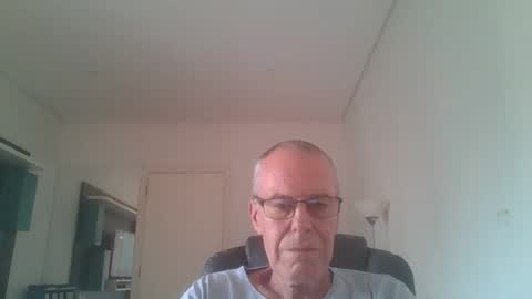 Snapshot of recasc chatting on February 17, 2026, 8:04 pm Rene online show from February 17, 2026, 8:04 pm