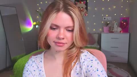 red__candy online show from May 5, 2026, 2:36 pm