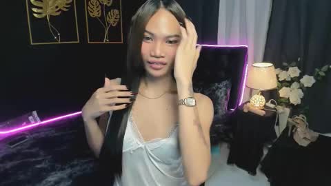 danika linn online show from November 9, 2025, 3:27 am