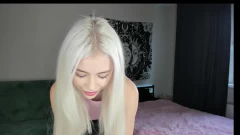 Erika online show from November 3, 2025, 8:59 am