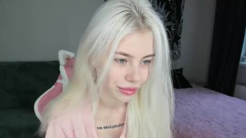 Erika online show from November 10, 2025, 8:24 am