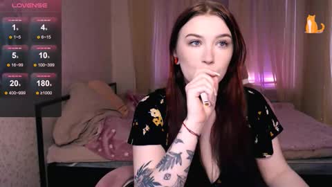 Lina online show from December 15, 2025, 10:52 am