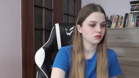 Lily online show from December 28, 2024, 3:26 am