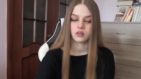 Lily online show from September 14, 2025, 2:33 am