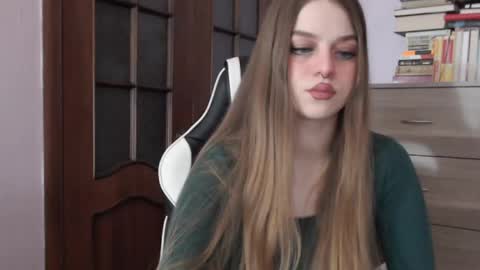 Lily online show from November 29, 2025, 2:47 am