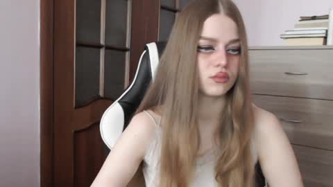 Lily online show from April 25, 2026, 2:36 am