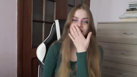 Lily online show from May 12, 2026, 2:30 am