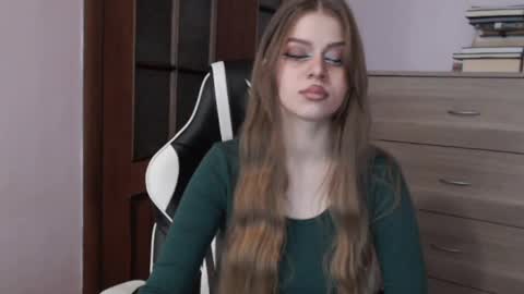 Lily online show from May 29, 2026, 2:53 am
