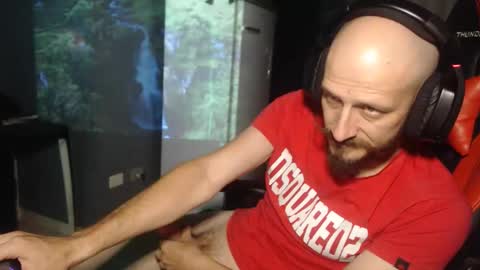 Snapshot of redragonwolf chatting on October 1, 2025, 9:54 pm redra online show from October 1, 2025, 9:54 pm