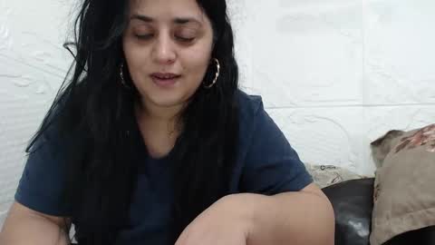 Reea online show from November 28, 2025, 10:12 pm