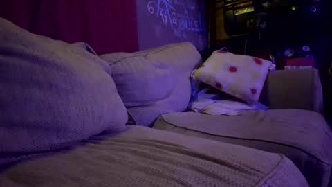 Lee online show from April 9, 2026, 6:57 pm