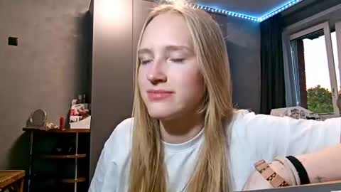 Snapshot of reganbehanan chatting on July 30, 2026, 4:06 pm Mia online show from July 30, 2026, 4:06 pm