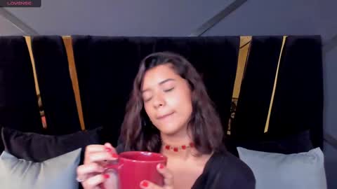 Snapshot of regina_noctixx chatting on March 5, 2025, 1:31 am Regina online show from March 5, 2025, 1:31 am