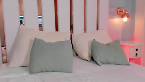 Regina  online show from April 3, 2026, 4:43 am