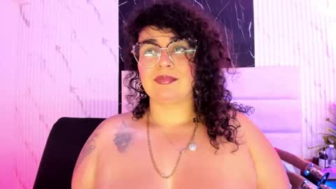 reginavegaa online show from October 3, 2025, 11:51 am