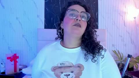 reginavegaa online show from May 7, 2026, 11:37 am