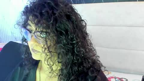reginavegaa online show from May 9, 2026, 9:25 am