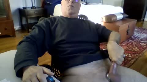 Snapshot of regularguynola chatting on December 24, 2024, 2:44 pm RegularGuyNOLA online show from December 24, 2024, 2:44 pm