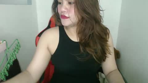 reign2525 online show from March 12, 2025, 3:40 pm