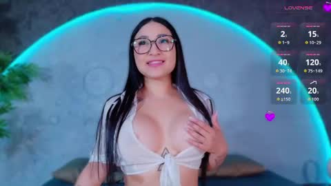reiinachloe online show from July 24, 2026, 4:27 pm