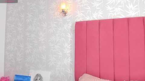 Reika  online show from September 26, 2025, 3:27 pm