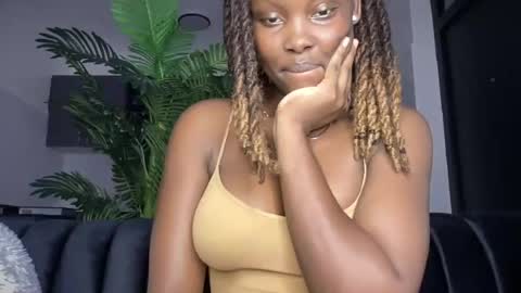 Snapshot of reina77xo chatting on June 12, 2026, 5:01 pm reina77xo online show from June 12, 2026, 5:01 pm