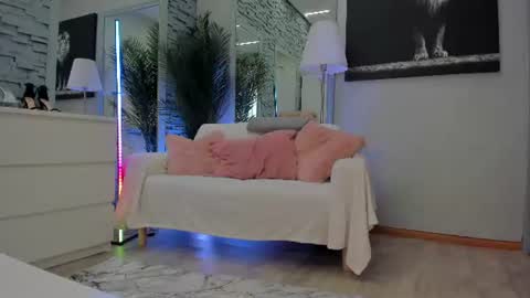 reina cummings online show from July 2, 2026, 5:57 am