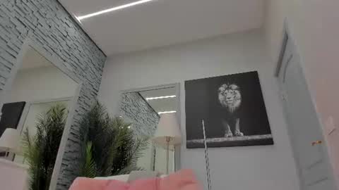 reina cummings online show from July 4, 2026, 6:52 am