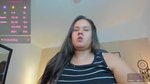 Snapshot of reina_loren chatting on September 18, 2025, 10:56 pm reina_loren online show from September 18, 2025, 10:56 pm