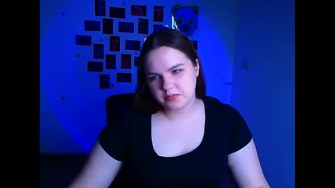 Reina online show from March 15, 2026, 6:52 am