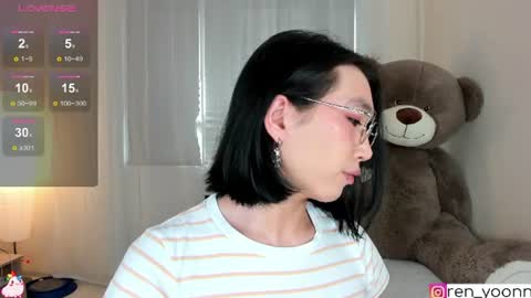 Snapshot of ren_yoonn chatting on June 12, 2026, 4:28 pm Ren online show from June 12, 2026, 4:28 pm