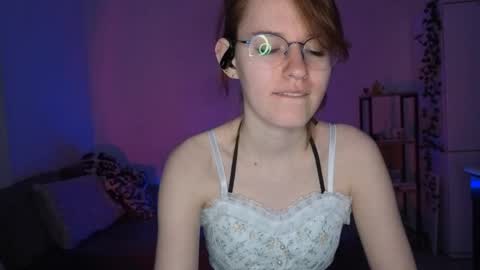 Snapshot of renaeblaski chatting on April 24, 2026, 6:32 pm Claire online show from April 24, 2026, 6:32 pm