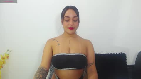 renatabrownn28 online show from May 13, 2026, 7:06 am