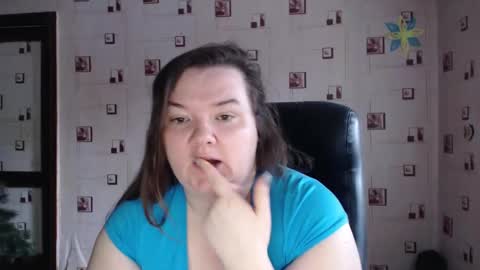 renataoia online show from February 5, 2025, 11:34 am