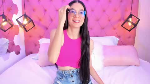 Renata Oviedo online show from April 21, 2026, 11:40 pm