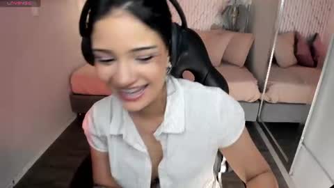 Snapshot of renee_shelby_ chatting on August 5, 2026, 9:28 pm Renee Shelby online show from August 5, 2026, 9:28 pm