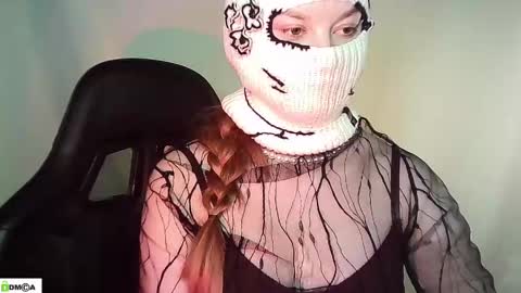 Renesme White Im here from Monday to Friday online show from May 18, 2026, 4:07 am