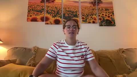 Snapshot of renimoonxo chatting on July 4, 2026, 12:44 pm renimoonxo online show from July 4, 2026, 12:44 pm