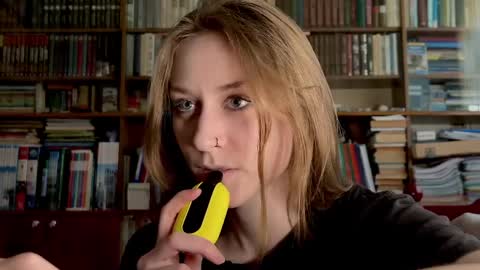 Snapshot of retromarie chatting on April 7, 2026, 1:55 pm Rie online show from April 7, 2026, 1:55 pm