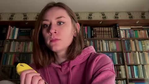 Snapshot of retromarie chatting on April 14, 2026, 11:27 am Rie online show from April 14, 2026, 11:27 am
