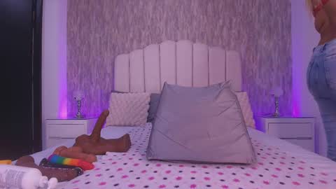 Snapshot of reven_lilith chatting on May 1, 2026, 3:33 am REVEN online show from May 1, 2026, 3:33 am
