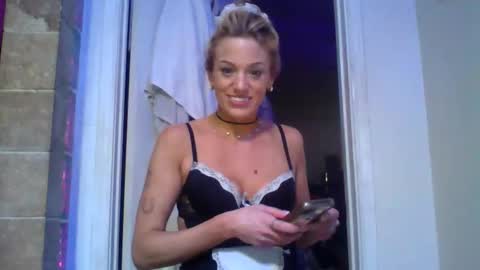 reversecowgirl713 online show from May 1, 2026, 3:27 pm