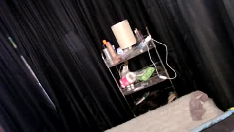 rey_004 online show from July 20, 2026, 8:17 am