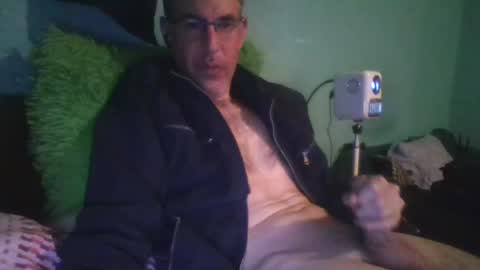 reyes_albert2006 online show from March 8, 2026, 12:09 pm