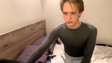 Snapshot of reynasweet_ chatting on May 31, 2026, 5:53 pm Lola online show from May 31, 2026, 5:53 pm