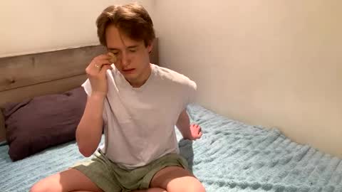 Snapshot of reynasweet_ chatting on June 5, 2026, 8:03 pm Lola online show from June 5, 2026, 8:03 pm