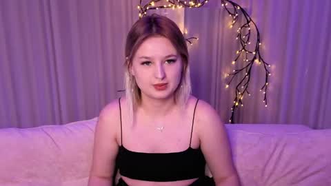 Snapshot of rheamoonn chatting on May 13, 2026, 4:59 pm Grace online show from May 13, 2026, 4:59 pm